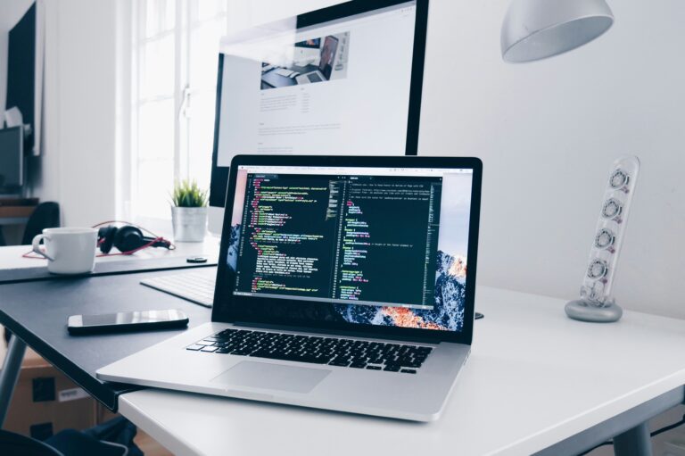 Jaké jsou platy frontend vývojářů v Indii v roce 2025?